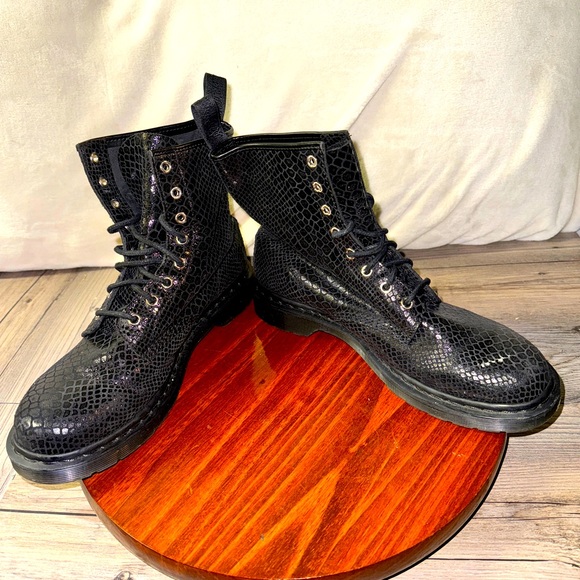 Dr. Martens 1460W Hi Shine Snake Combat Boots in Black - Women’s Size 11 - Picture 1 of 10